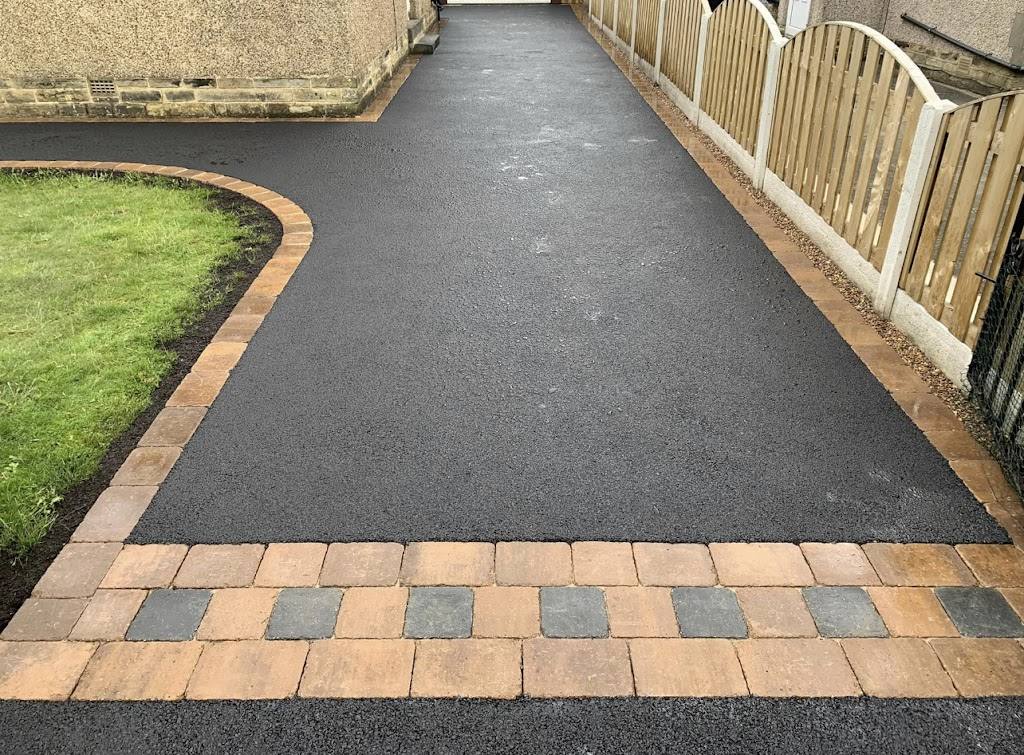 Resin with decorative borders